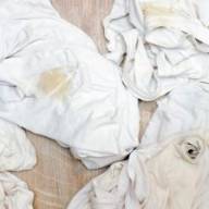 Tips om gele vlekken uit witte kleding te krijgen